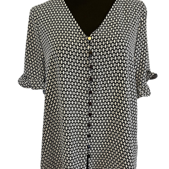 NWOT CeCe Black and White Patterned Blouse - Picture 1 of 3